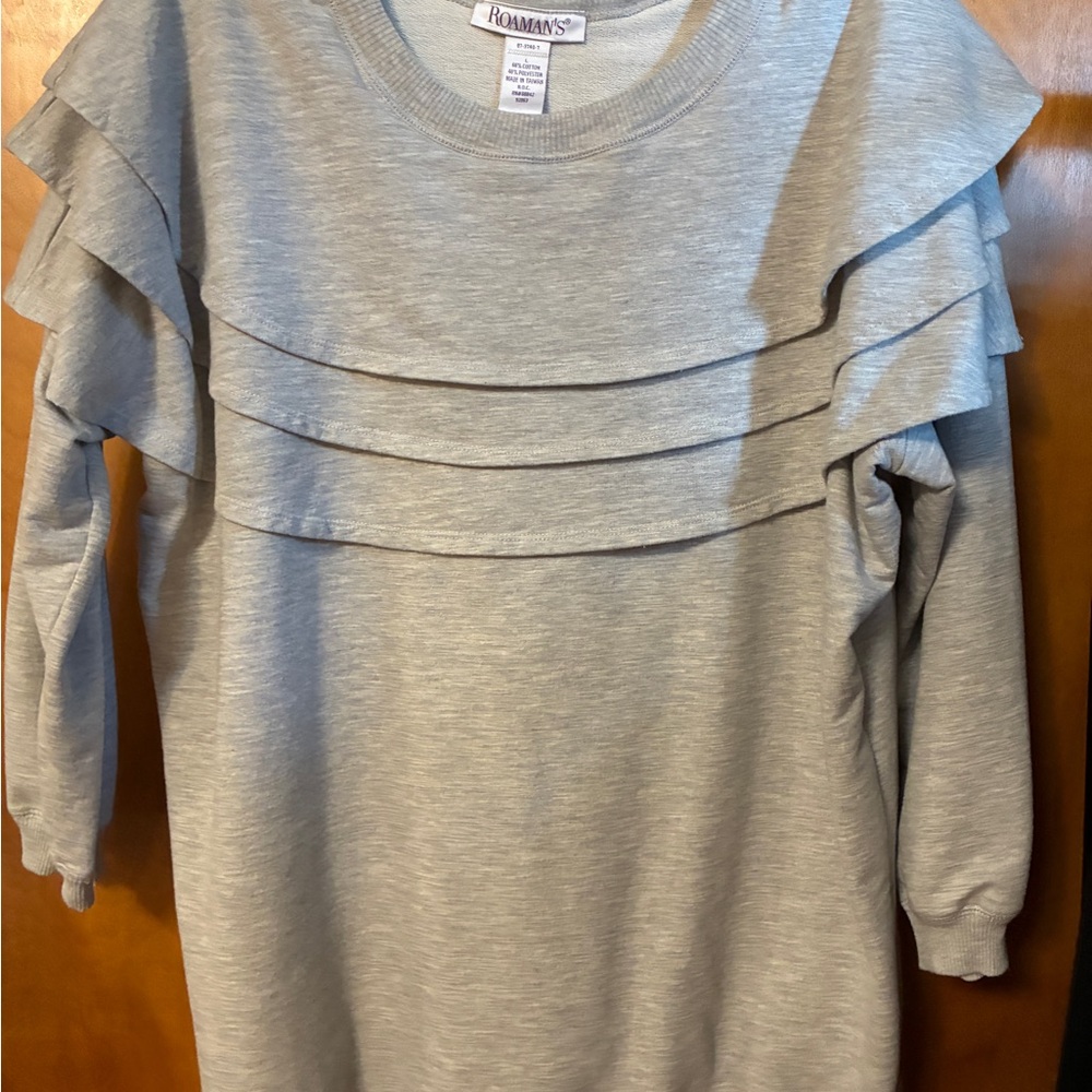 Romann’s women’s Gray Ruffled Sweatshirt L/Xl
